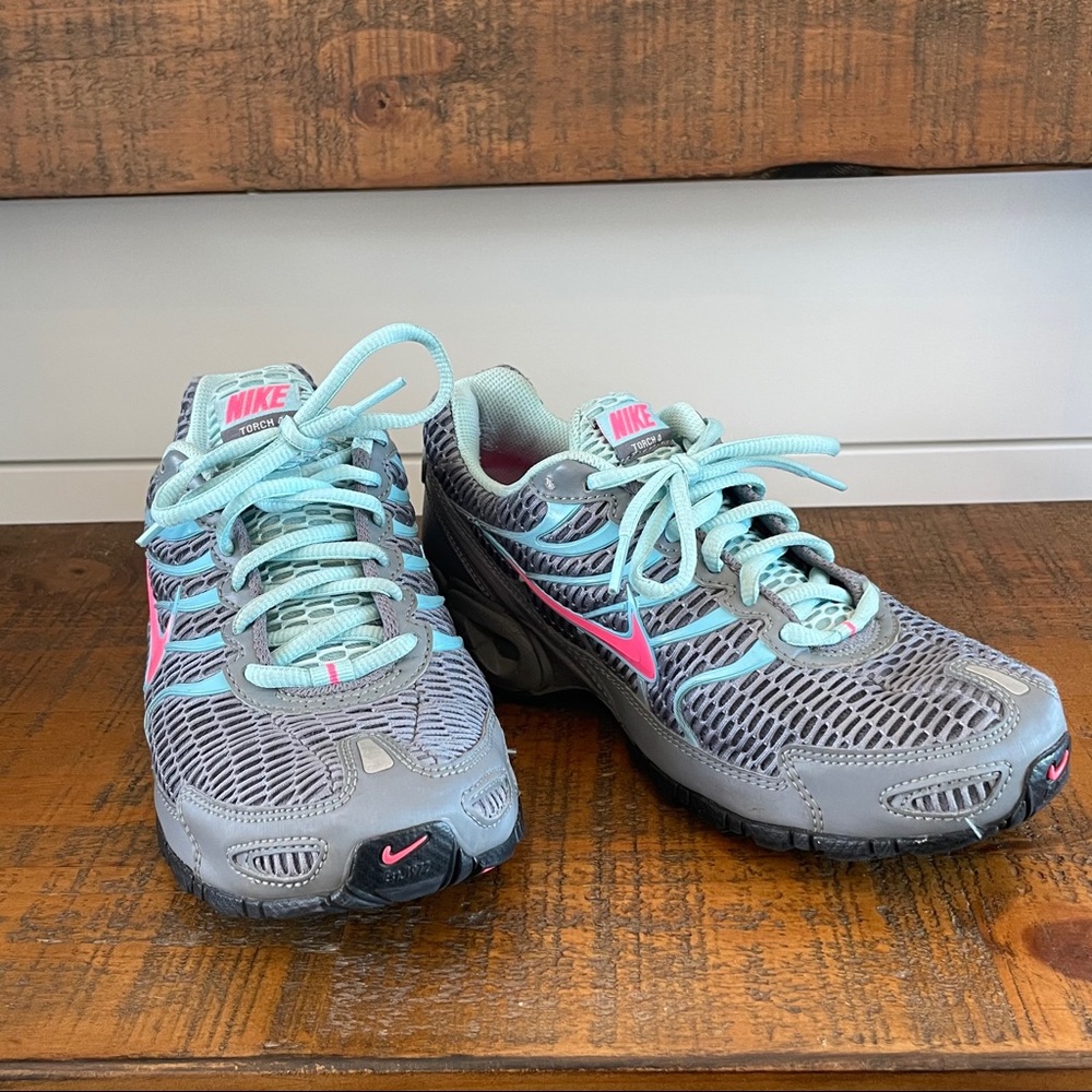 Women’s gray nike torch 4